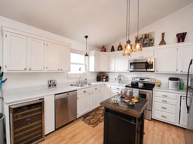 3406 Sibley Ln — Photo 3