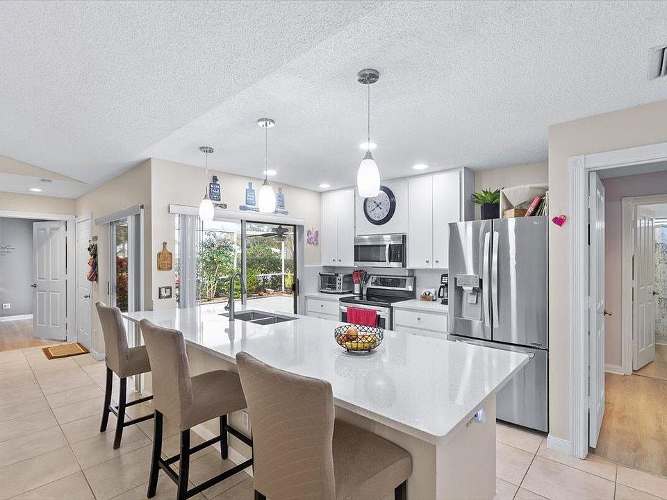 1st image of 1819 SW Waterfall Boulevard