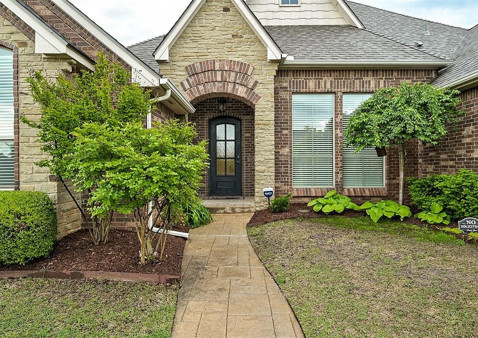 1st image of 15400 Essex Ct