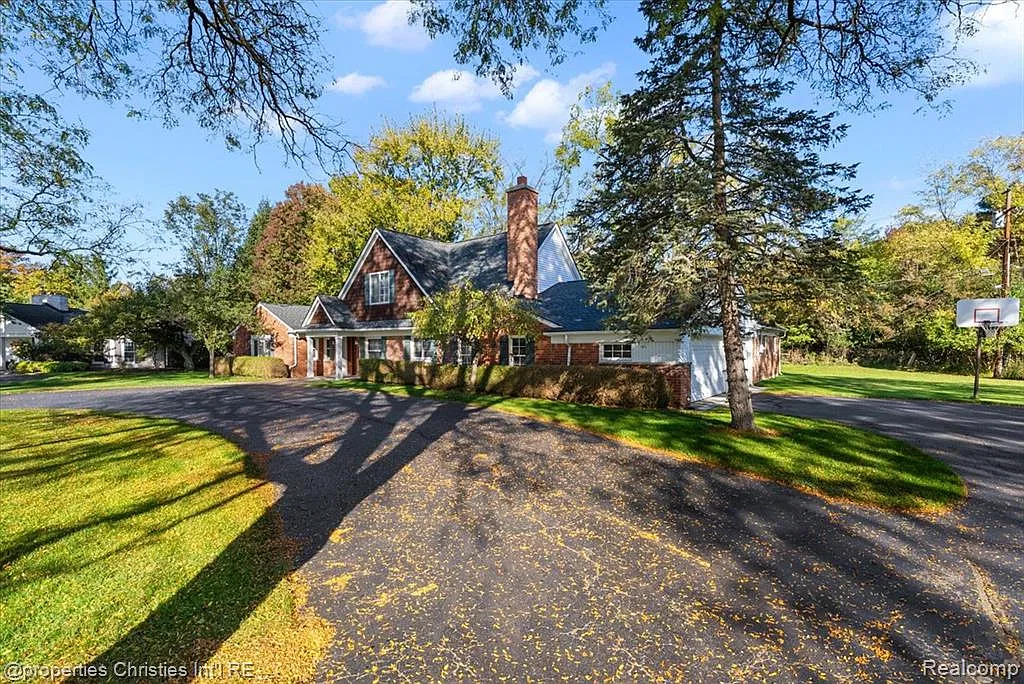 5 bed, 5.5 bath, 3557 sqft, $8,995 — Photo 3