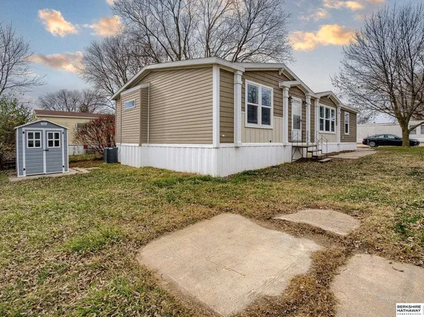 8580 Thompson Dr, Blair, NE 68008