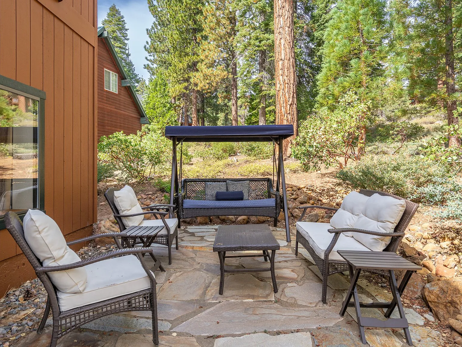5 bed, 2691 sqft, $7,000 — Photo 2
