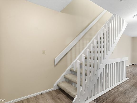 5th image of 9279 Hickory Ridge Dr