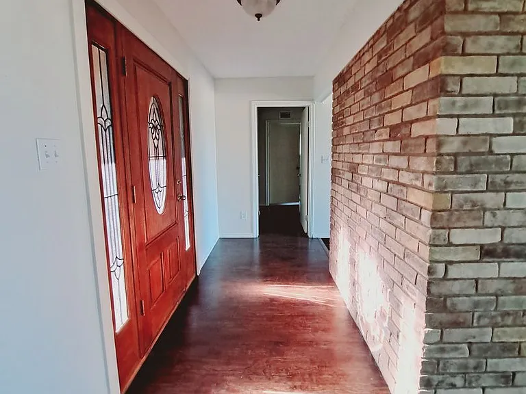 4106 Cedar Creek Dr — Photo 2