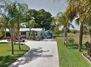 5501 Lakeshore Dr, Mangonia Park, FL 33407