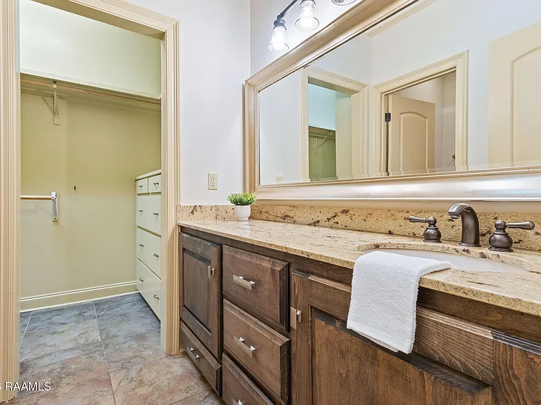 100 Stone Creek Cv — Photo 26