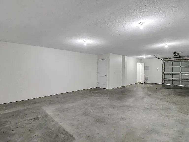 324 Laurel Oak Ln — Photo 38