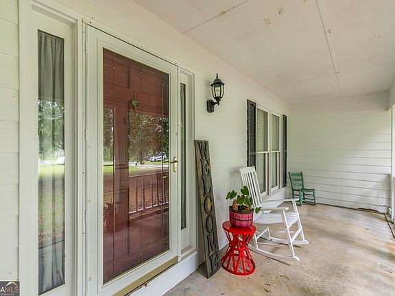 3rd image of 878 Tanglewood Cir