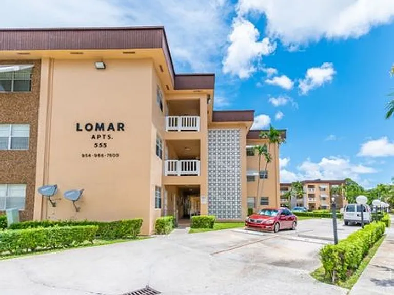 555 S Luna Ct Hollywood, FL 33021 — Photo 5