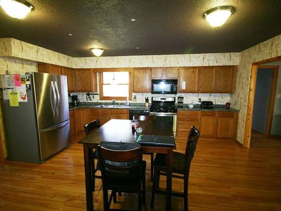 3rd image of 623 W Peterson Dr