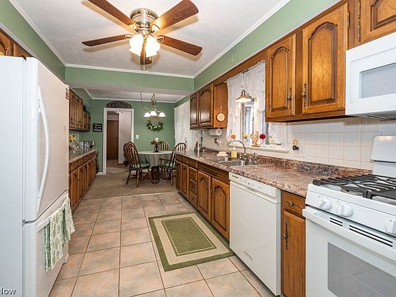 4th image of 1534 Fernwood Blvd