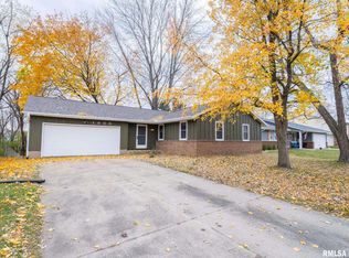 1906 Brentwood Dr, Washington, IL 61571