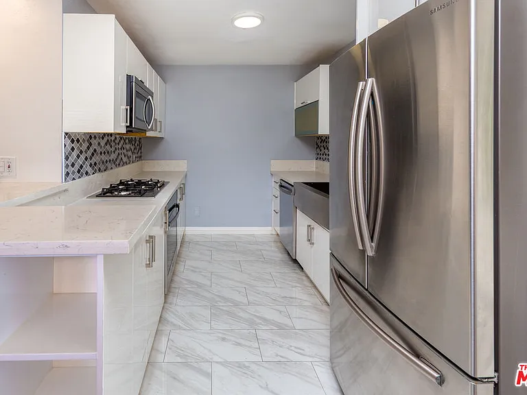 5848 Hazeltine Ave #10 — Photo 2