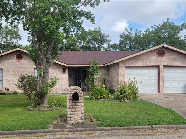 1323 Algee St, Port Lavaca, TX 77979
