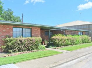 304 4th St, Palacios, TX 77465