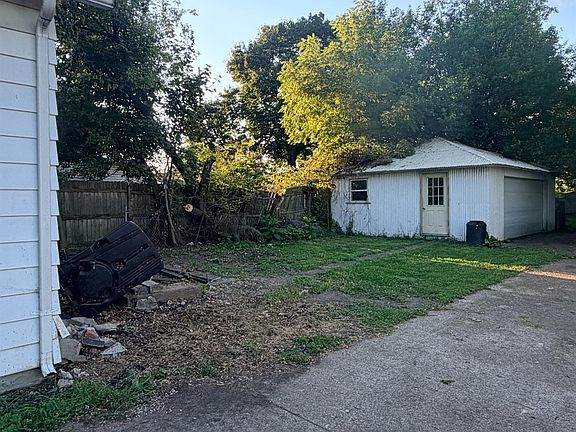 5th image of 1815 W Monroe St