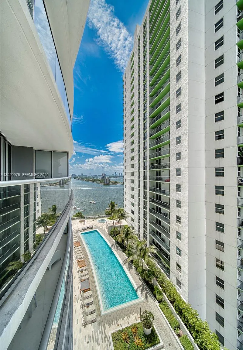 Aria On The Bay Condo — Photo 2