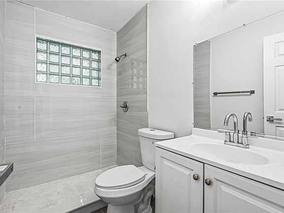 4th image of 662 Granada St