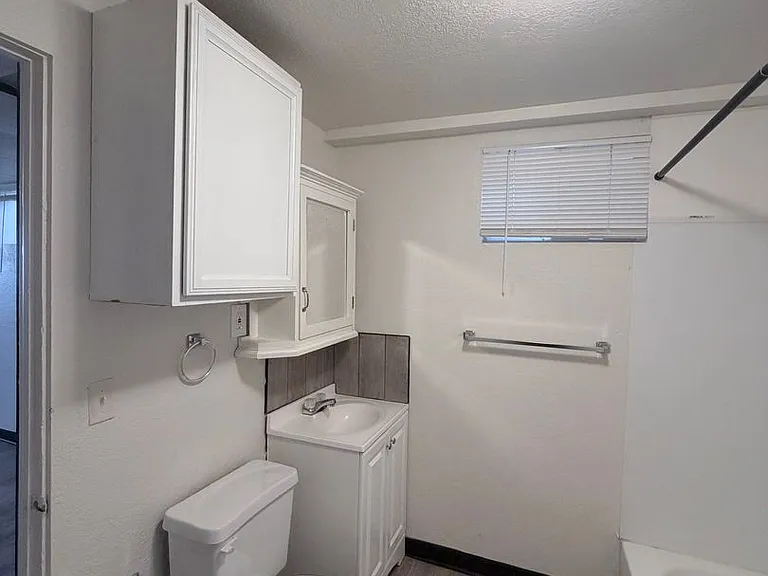 4851 W 11th Ave — Photo 10