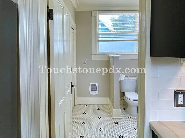 2225 NW Wilson St — Photo 24