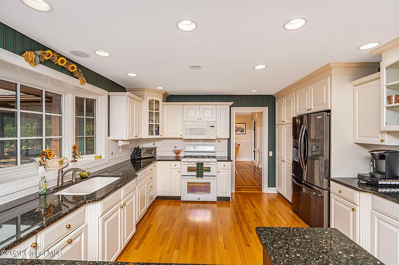 2nd image of 9 Highfield Lane