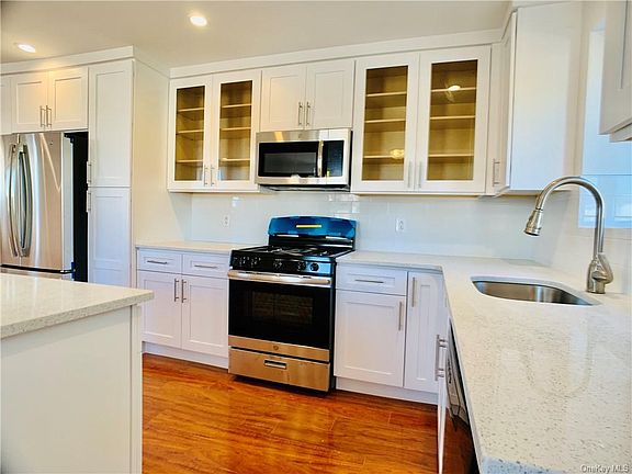 3rd image of 1531 Hammersley Ave
