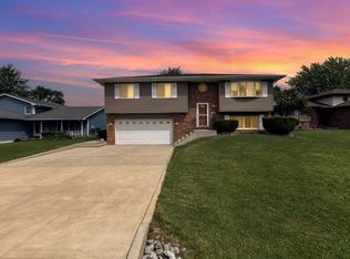1538 Happy Valley Rd, Crown Point, IN 46307