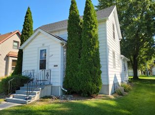 555 1st Ave SW, Wells, MN 56097