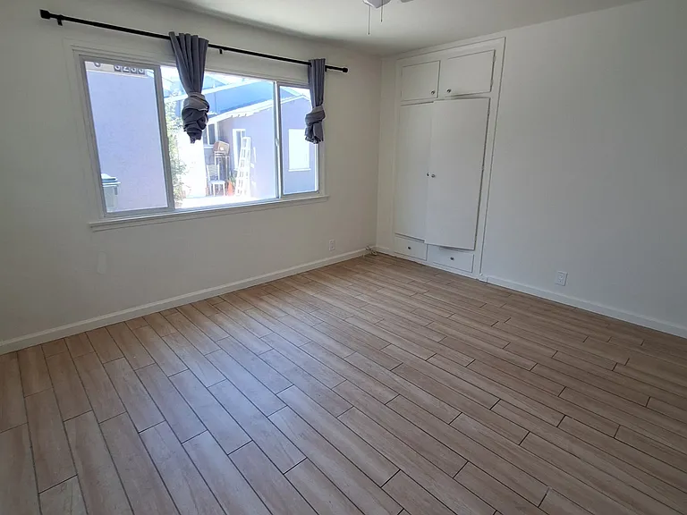5255 Delong St — Photo 2