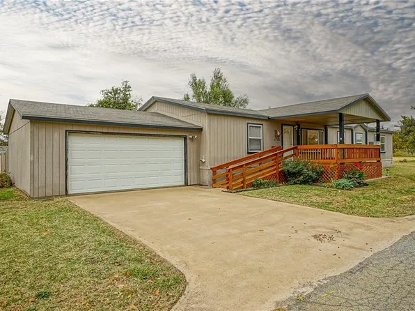 220 N Cedar St, Crescent, OK 73028