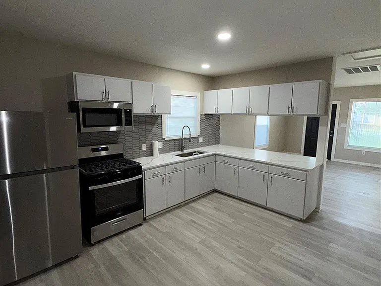 9831 Bamboo Rd — Photo 2