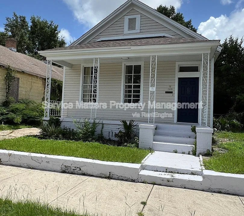 1319 W Jackson St