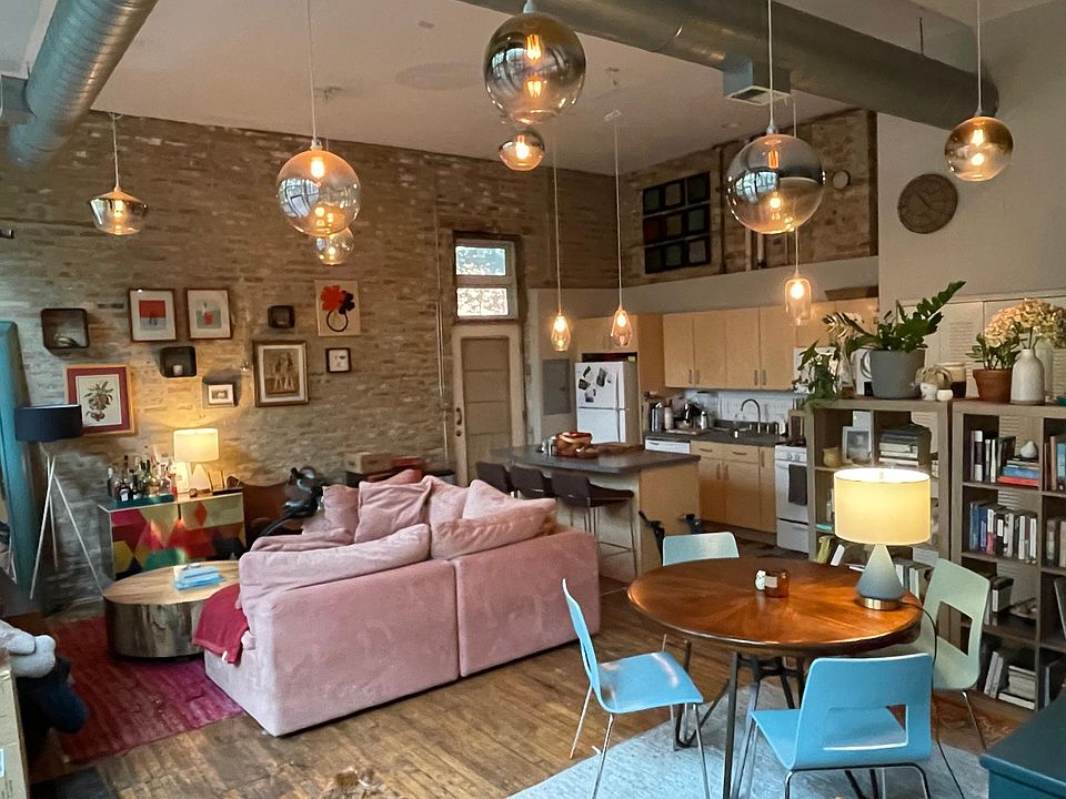Living Room / Kitchen