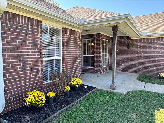 2nd image of 820 Deer Lodge Ct