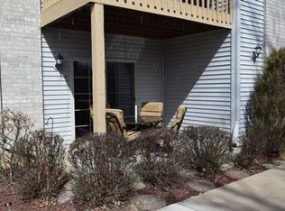 9364 W Loomis Rd UNIT 5, Franklin, WI 53132