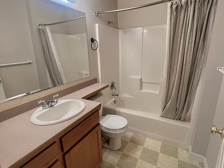 114 SE Roosevelt Ave #&-2 — Photo 8