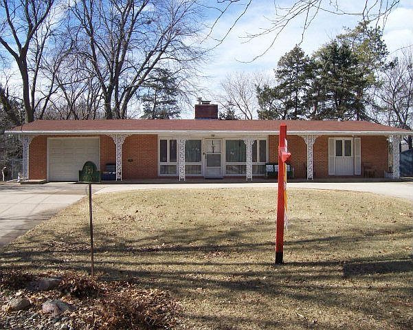 2nd image of 750 Crest Ave