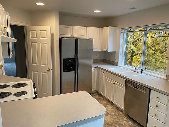 3rd image of 13030 SW Creekshire Dr