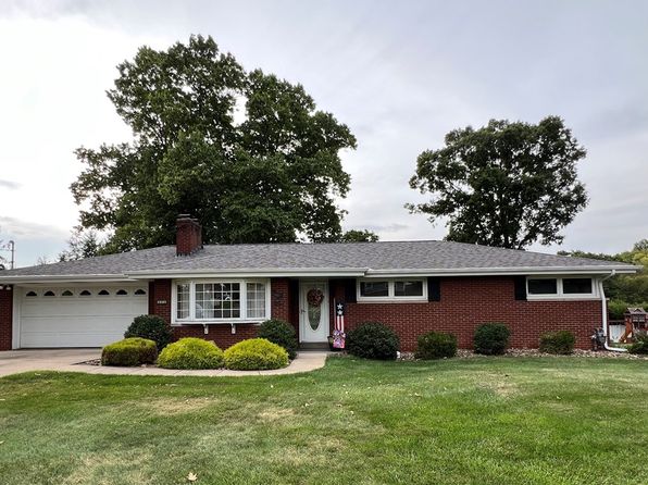 301 Lynn Dr, New Brighton, PA 15066