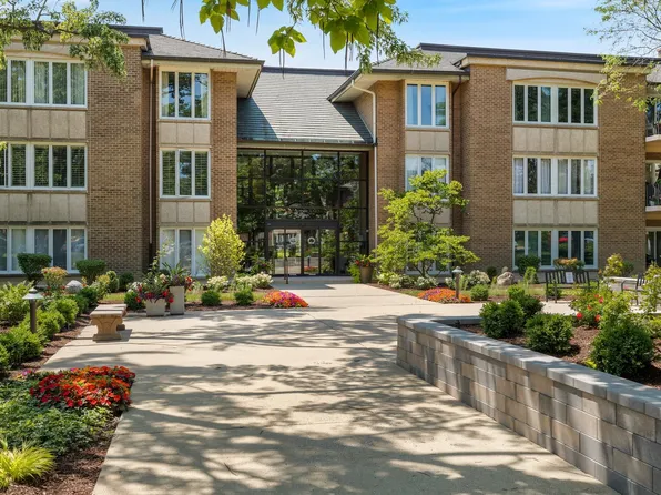2 Oak Brook Club Dr APT C303, Oak Brook, IL 60523