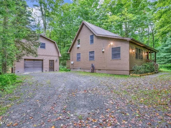 28 Hemlock Ln, Lake Ariel, PA 18436