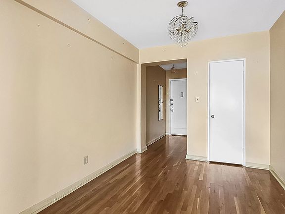4th image of 28-02 Parsons Blvd #3G