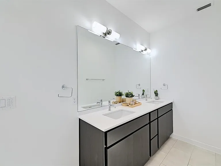 705 N Bluff Dr #11 — Photo 14