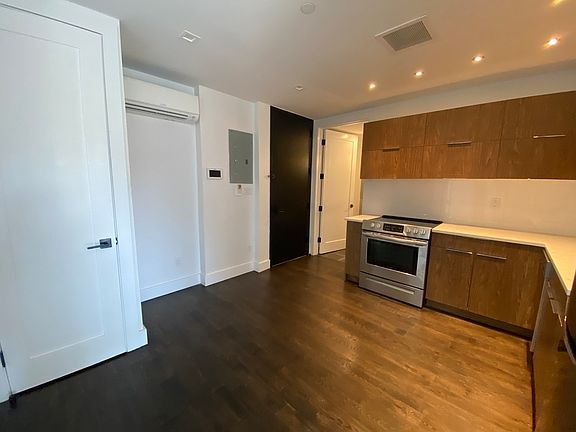 4th image of 495 Saint Johns Pl #B6