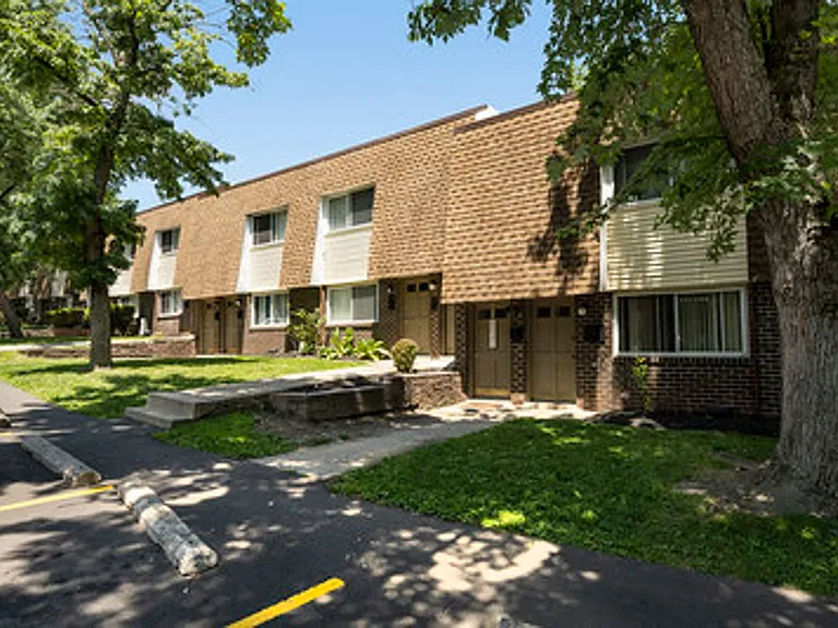 Timbercove Apartments and Townhomes — Photo 4