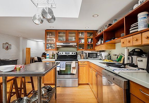 5th image of 44 W 17th St APT 5