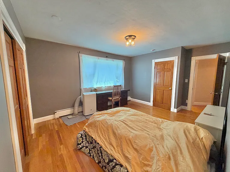 81 Munroe St — Photo 16