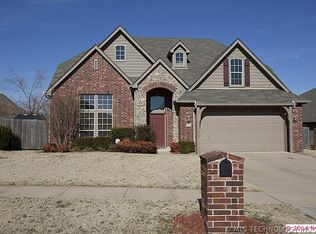 404 E Vancouver Ct, Broken Arrow, OK 74012