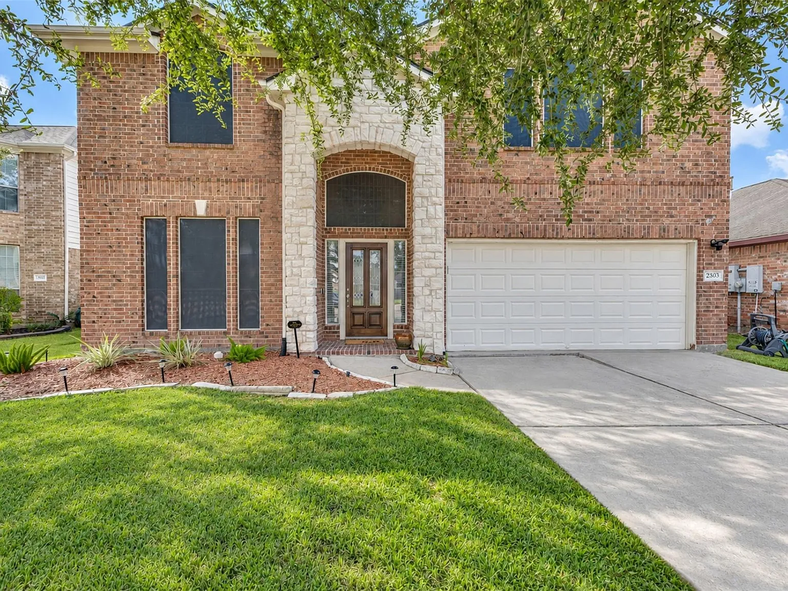 4 bed, 2.5 bath, $2,500 — Photo 1