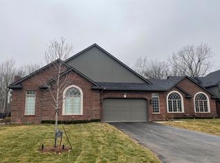 2640 Barberry Dr, Shelby Township, MI 48316